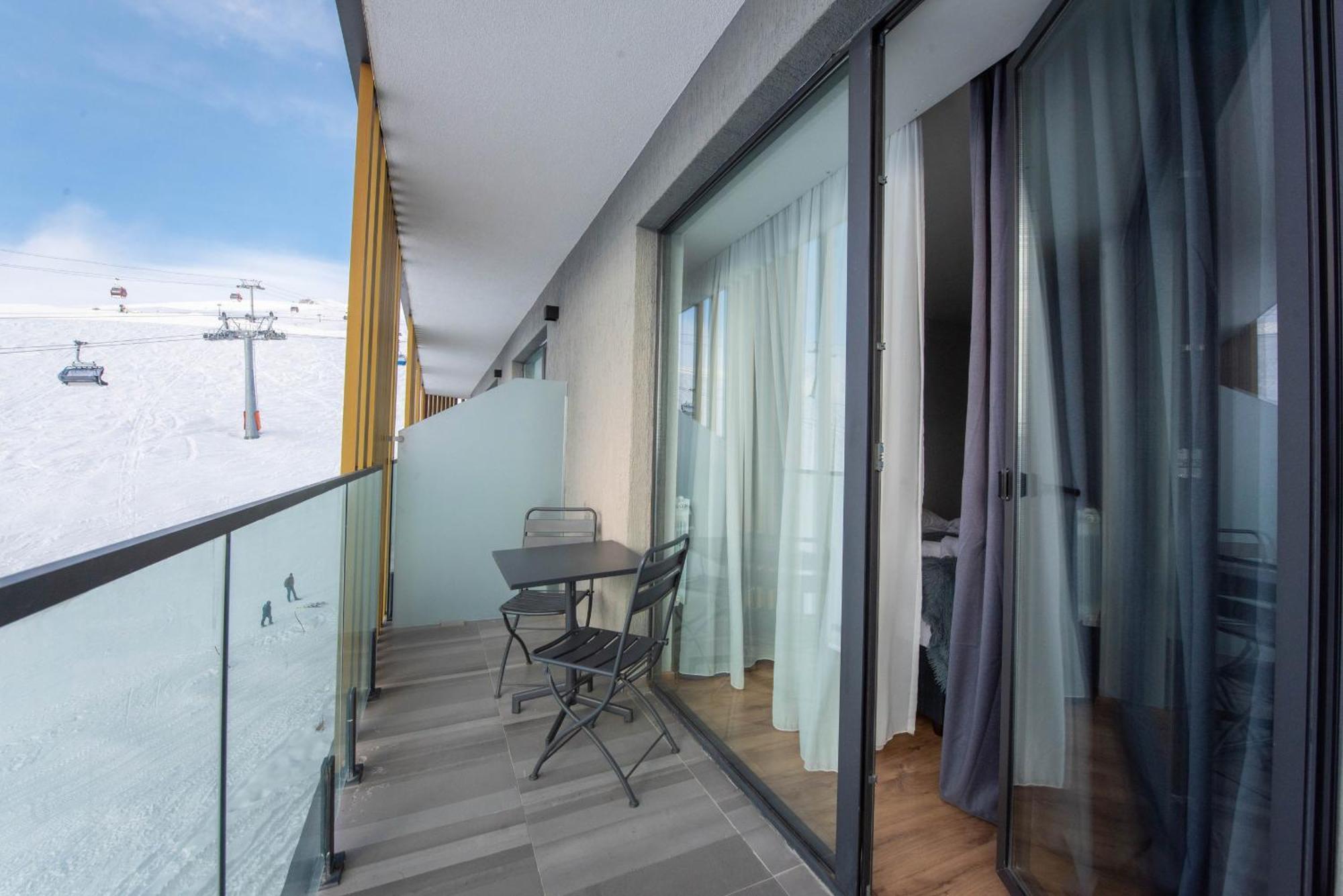 Gudauri Atrium Aparthotel Ngoại thất bức ảnh